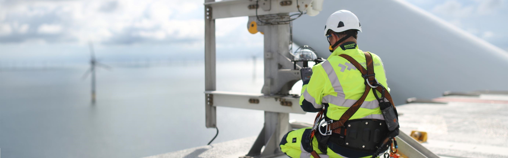Deutsche Windtechnik AG. Servicemonteure bei Offshore-Wartungsarbeiten auf Senvion 5M im Offshore Windpark Alpha Ventus